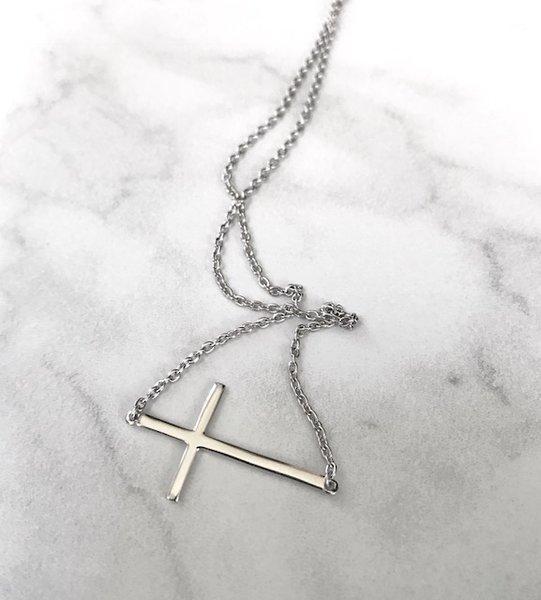 Gelin Sideways Curved Cross Necklace In 14K Solid Gold - Foto 9